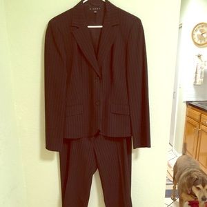 Sisley women’s 2 piece suit.